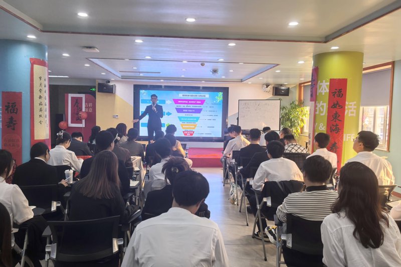 你是否在为参加总裁班的高学费感到犹豫不决?今天,我们就来聊聊这个问题。